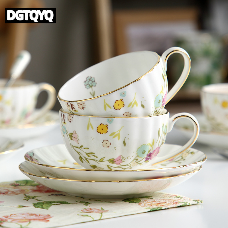 Coffee Tea Pictures - 2-teiliges Vintage Blumenmuster Keramik-Kaffeetassen-Set mit Untertasse,