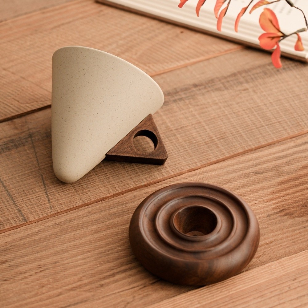 Coffee Tea Pictures - Grobe Keramik-Dreieckstasse im Retro-Stil mit Holzsockel,